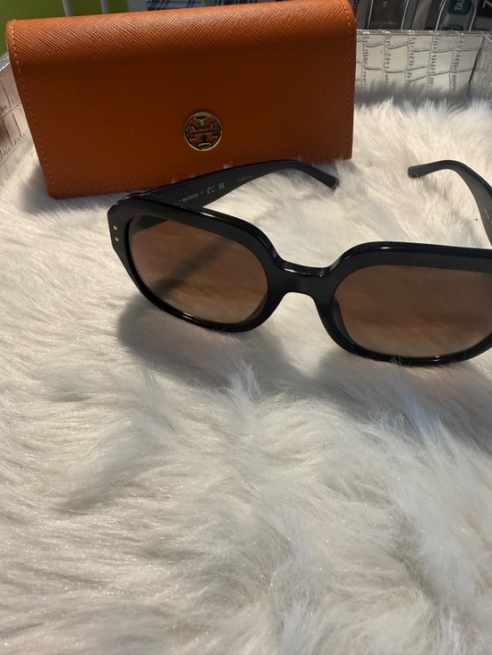 Tory Burch Black Framed Sunglasses main image 5